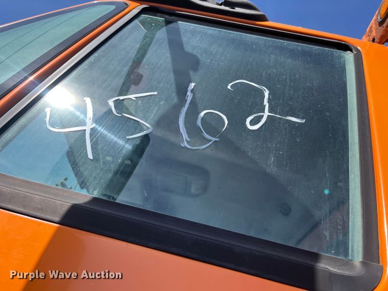 image for item DC6176 2004 International 7600  dump truck