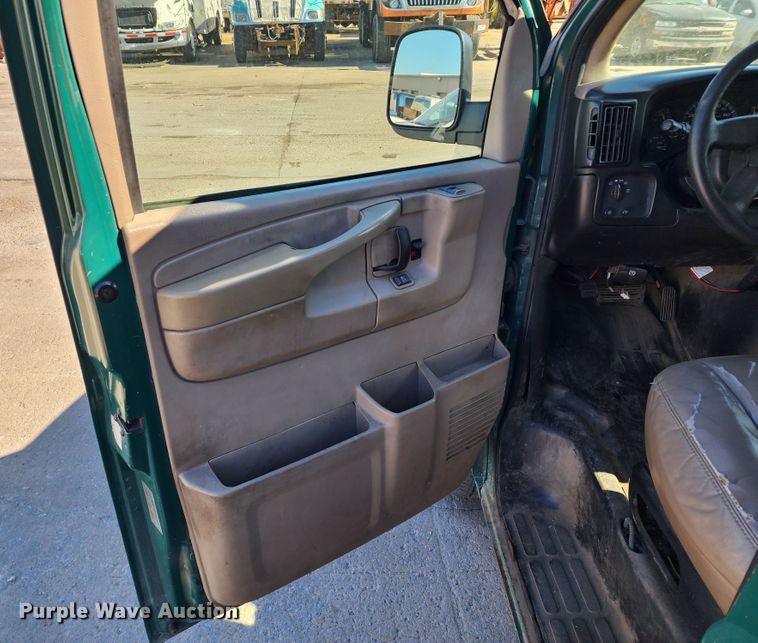 image for item DC6179 2006 Chevrolet Express 1500  van