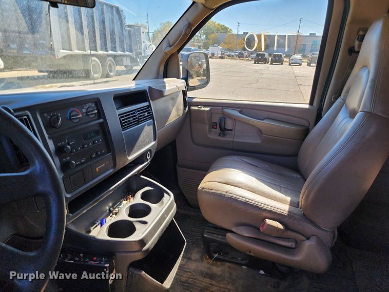 image for item DC6179 2006 Chevrolet Express 1500  van