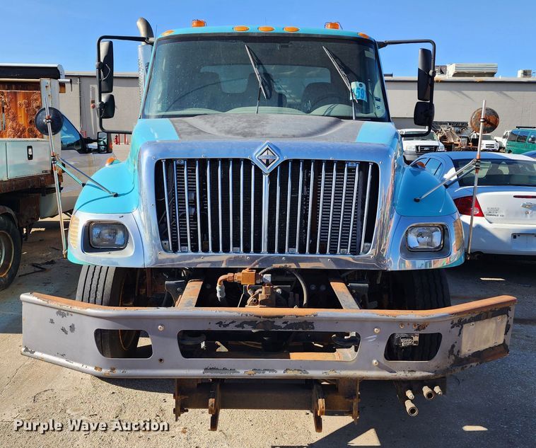 image for item DC6184 2007 International 7300  dump truck