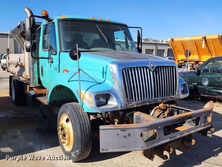 image for item DC6184 2007 International 7300  dump truck