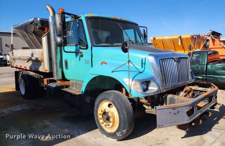 image for item DC6184 2007 International 7300  dump truck