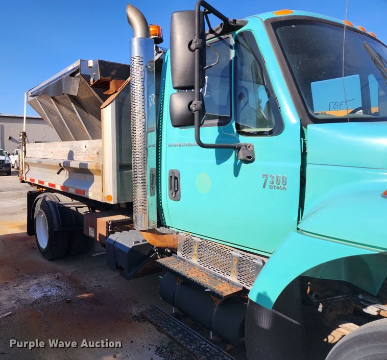 image for item DC6184 2007 International 7300  dump truck