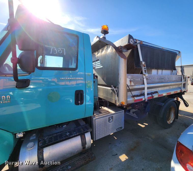 image for item DC6184 2007 International 7300  dump truck