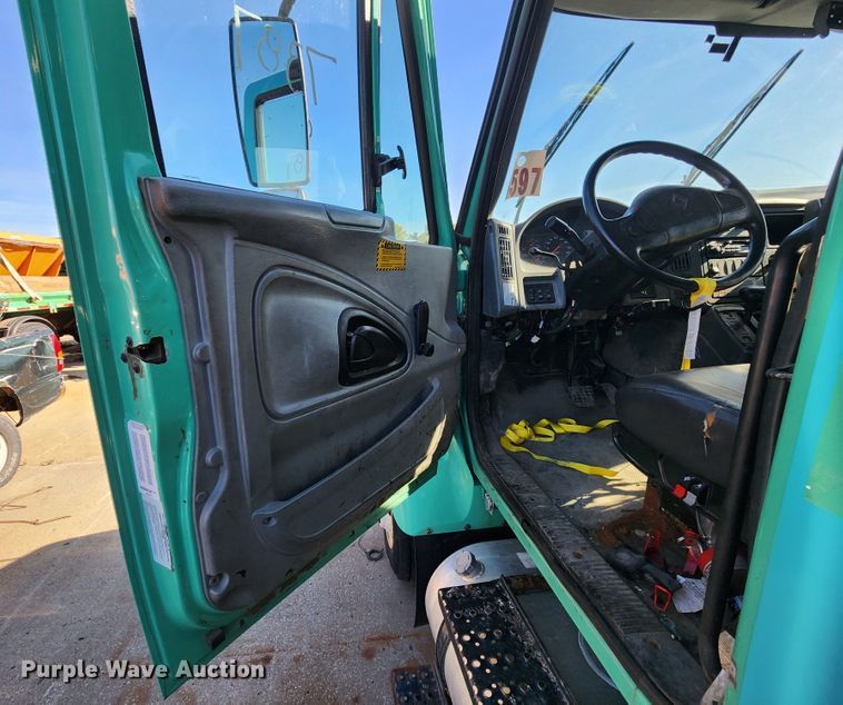 image for item DC6184 2007 International 7300  dump truck