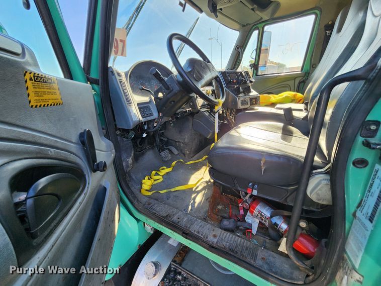 image for item DC6184 2007 International 7300  dump truck