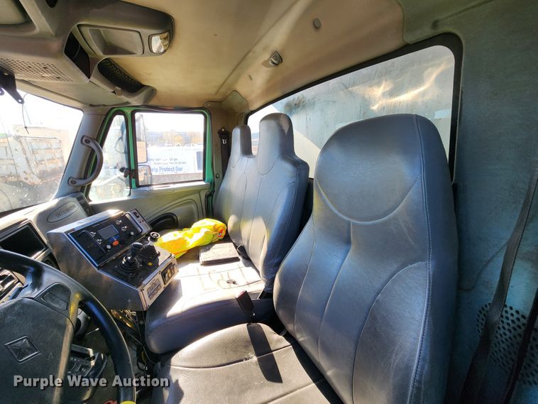 image for item DC6184 2007 International 7300  dump truck