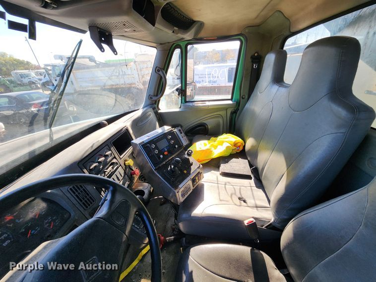 image for item DC6184 2007 International 7300  dump truck