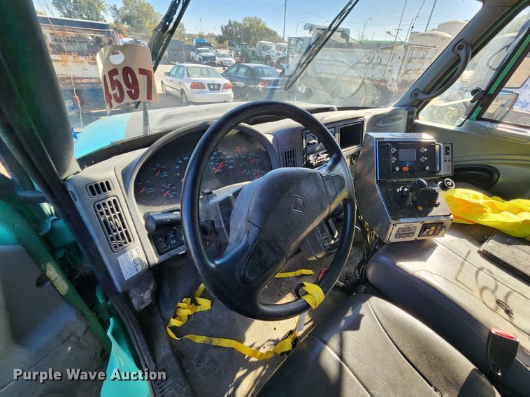 image for item DC6184 2007 International 7300  dump truck