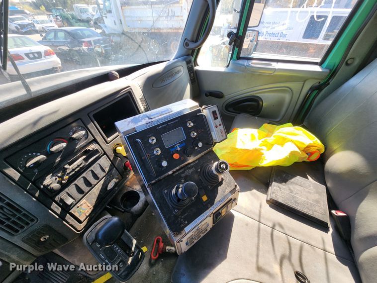 image for item DC6184 2007 International 7300  dump truck