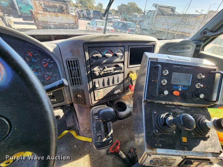 image for item DC6184 2007 International 7300  dump truck