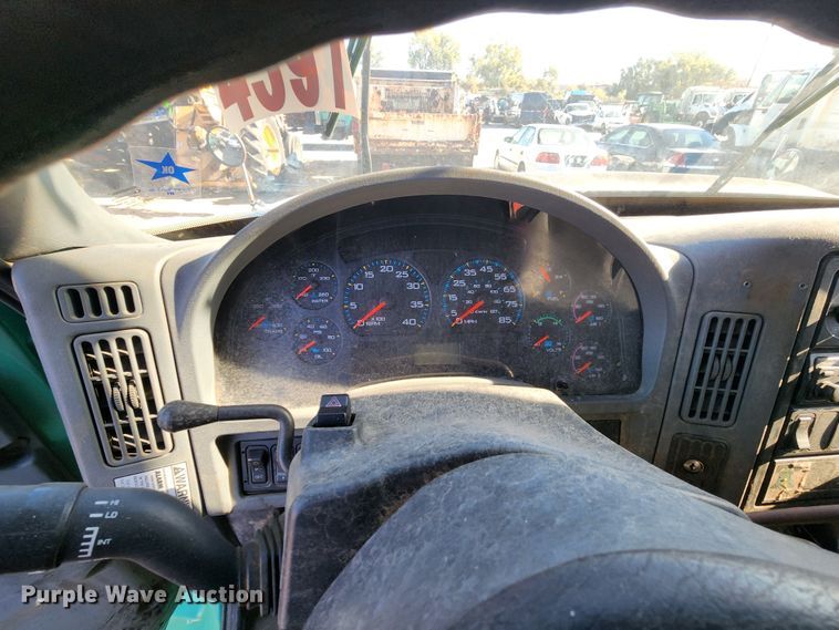 image for item DC6184 2007 International 7300  dump truck