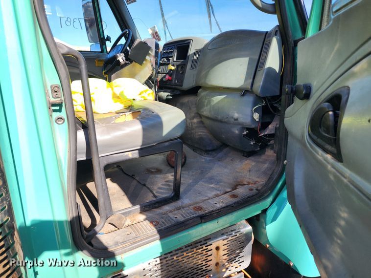 image for item DC6184 2007 International 7300  dump truck