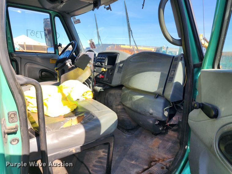 image for item DC6184 2007 International 7300  dump truck