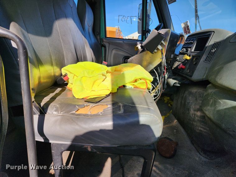 image for item DC6184 2007 International 7300  dump truck