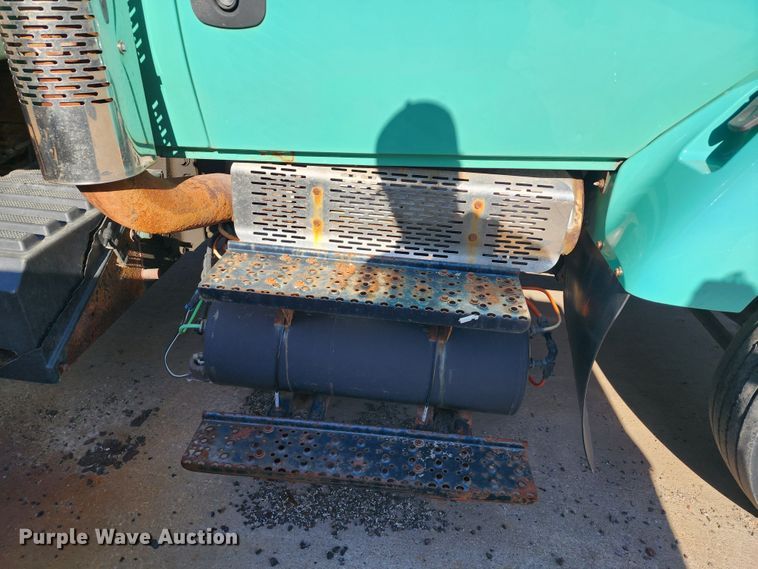 image for item DC6184 2007 International 7300  dump truck