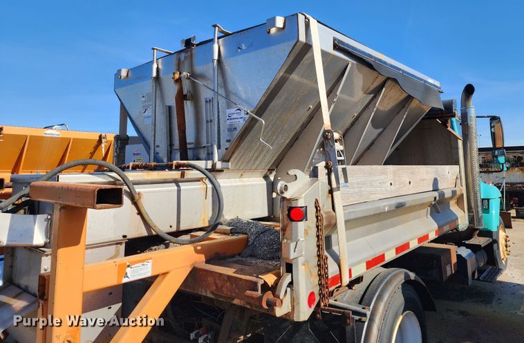 image for item DC6184 2007 International 7300  dump truck