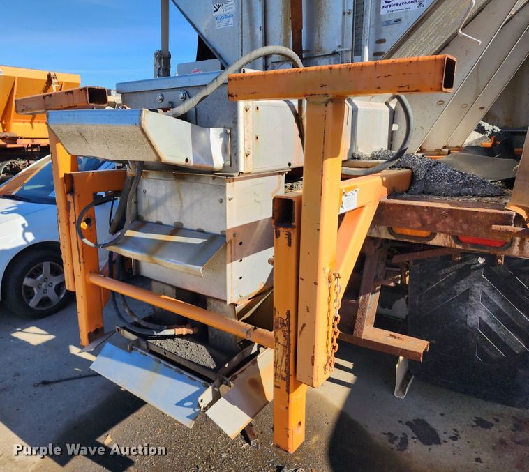 image for item DC6184 2007 International 7300  dump truck