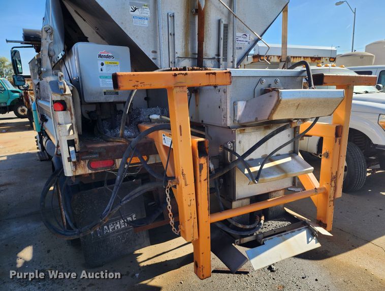 image for item DC6184 2007 International 7300  dump truck