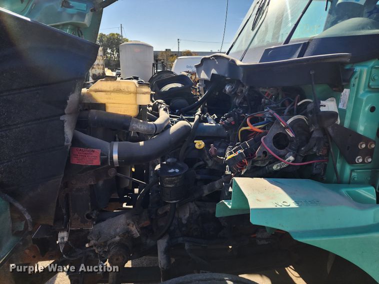 image for item DC6184 2007 International 7300  dump truck