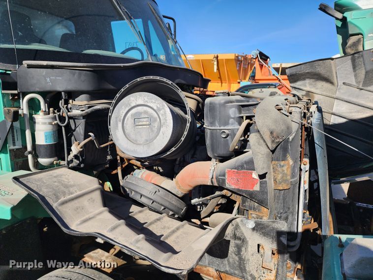 image for item DC6184 2007 International 7300  dump truck