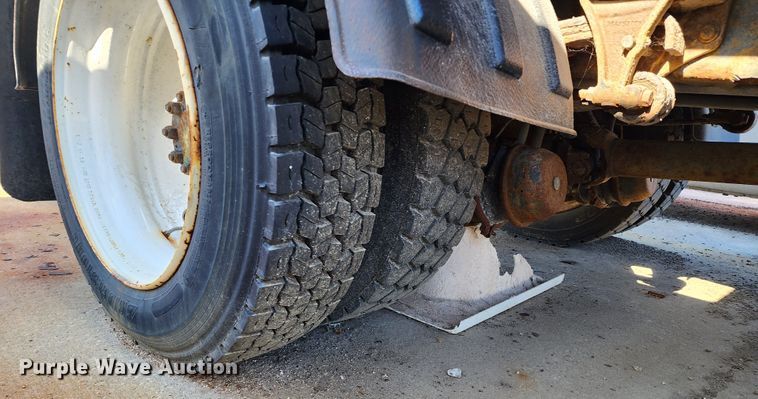 image for item DC6184 2007 International 7300  dump truck