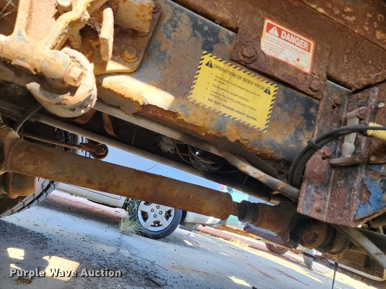 image for item DC6184 2007 International 7300  dump truck