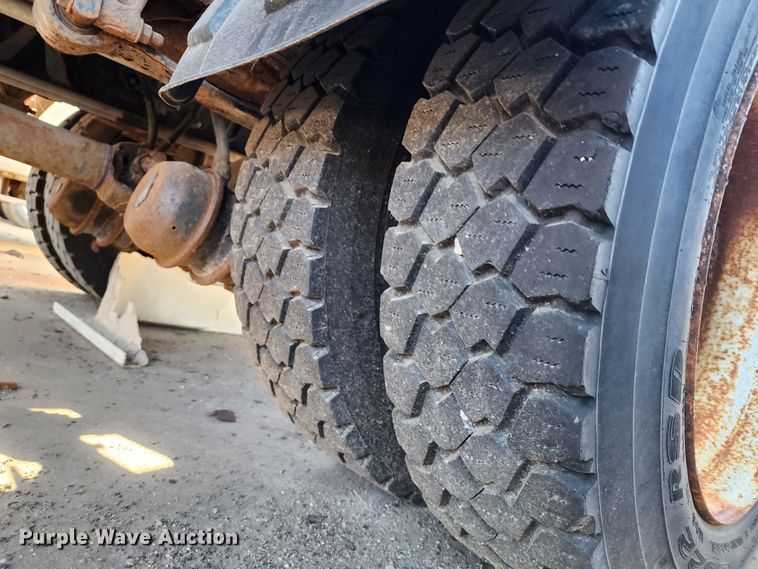 image for item DC6184 2007 International 7300  dump truck