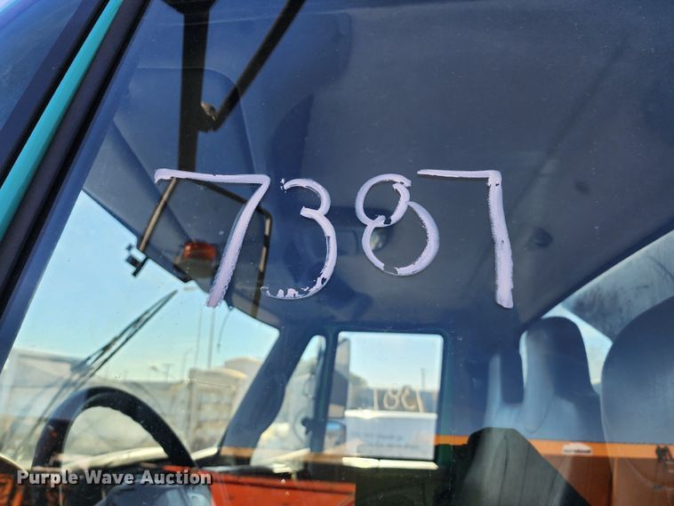 image for item DC6184 2007 International 7300  dump truck