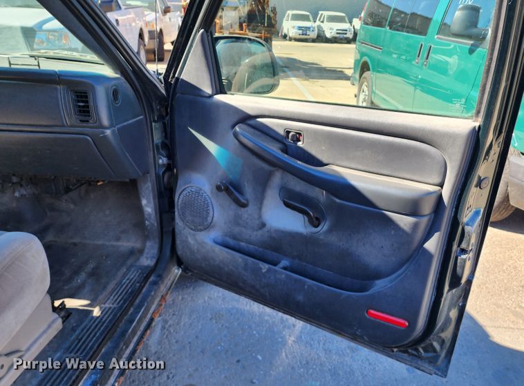 image for item DC6185 2002 Chevrolet Silverado 1500  pickup truck