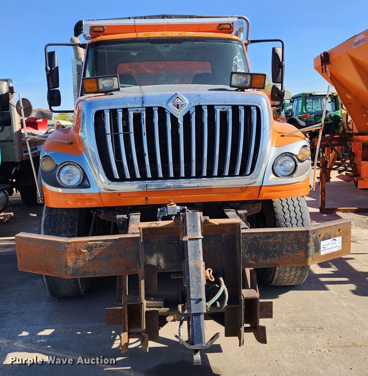 image for item DC6187 2009 International 7600  dump truck