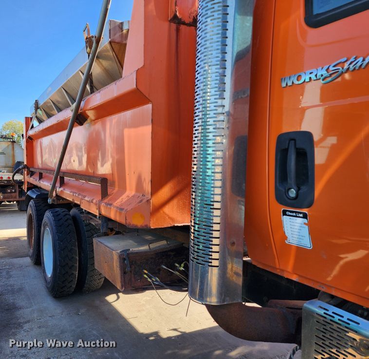 image for item DC6187 2009 International 7600  dump truck
