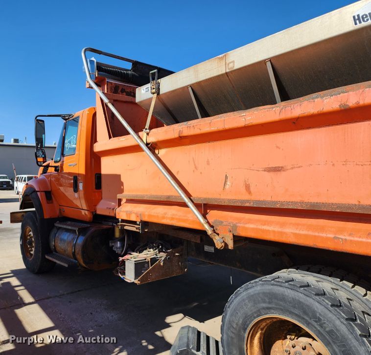 image for item DC6187 2009 International 7600  dump truck