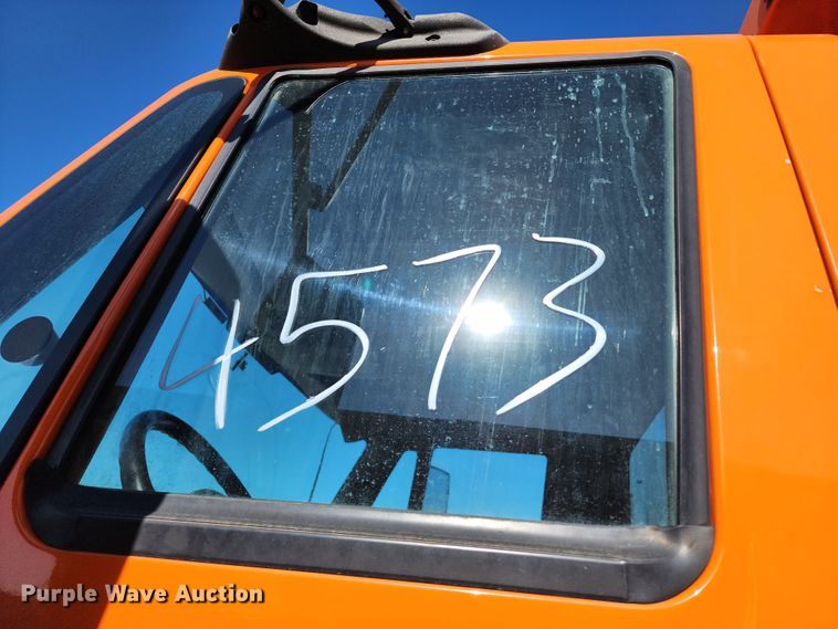 image for item DC6187 2009 International 7600  dump truck