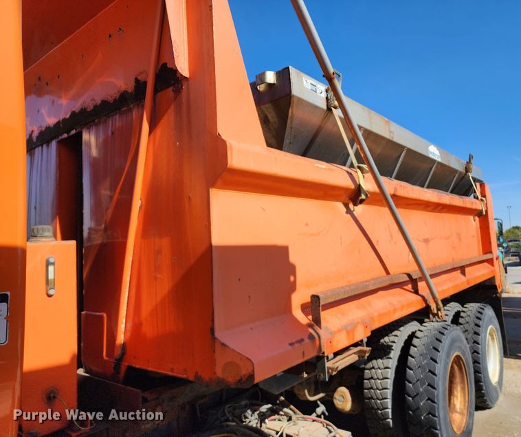 image for item DC6187 2009 International 7600  dump truck