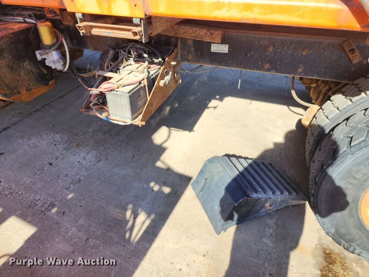 image for item DC6187 2009 International 7600  dump truck