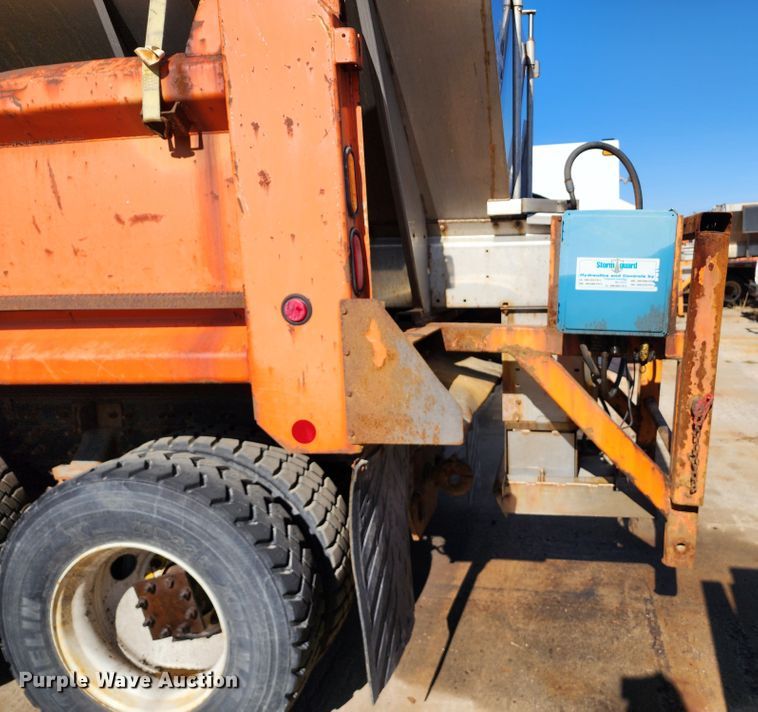 image for item DC6187 2009 International 7600  dump truck