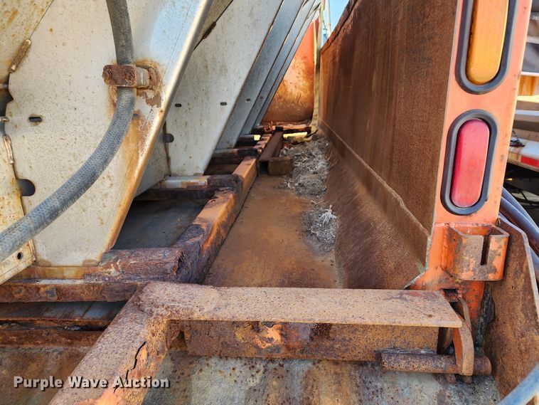 image for item DC6187 2009 International 7600  dump truck