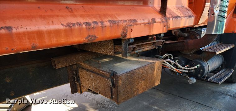 image for item DC6187 2009 International 7600  dump truck