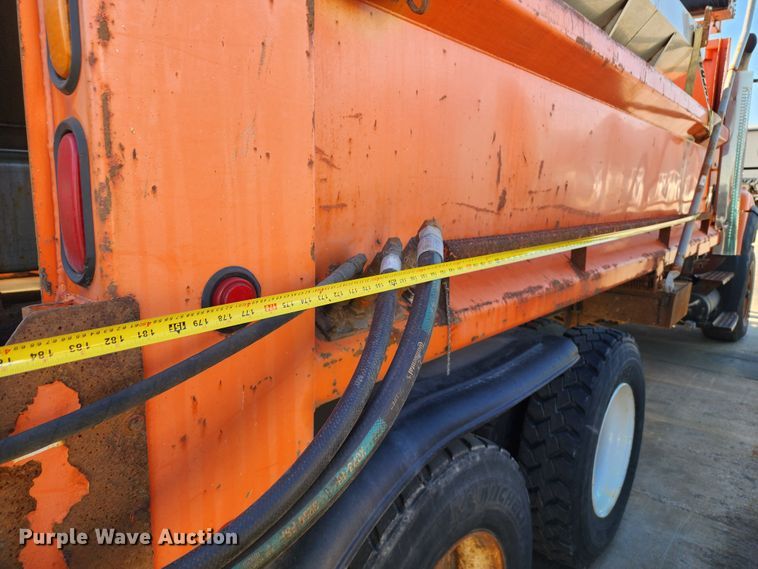 image for item DC6187 2009 International 7600  dump truck