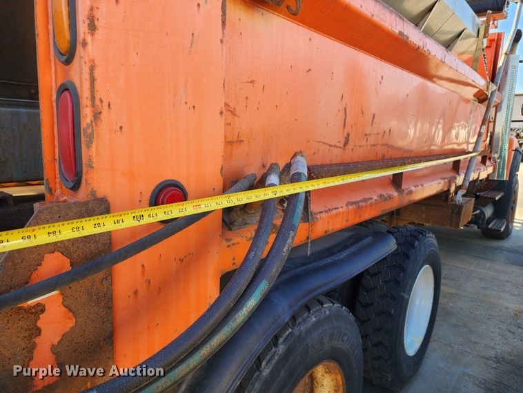 image for item DC6187 2009 International 7600  dump truck