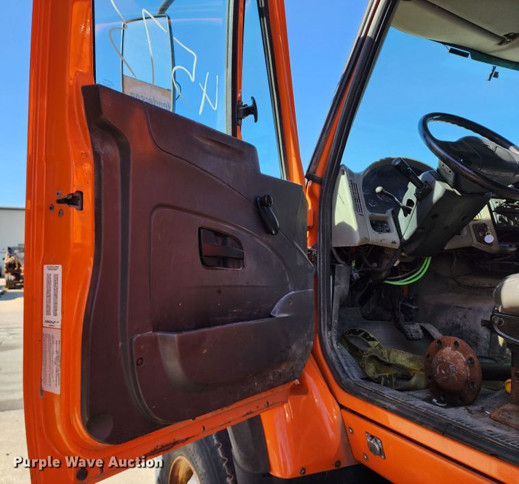 image for item DC6187 2009 International 7600  dump truck