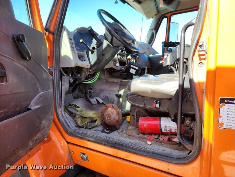 image for item DC6187 2009 International 7600  dump truck