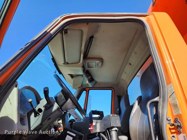 image for item DC6187 2009 International 7600  dump truck