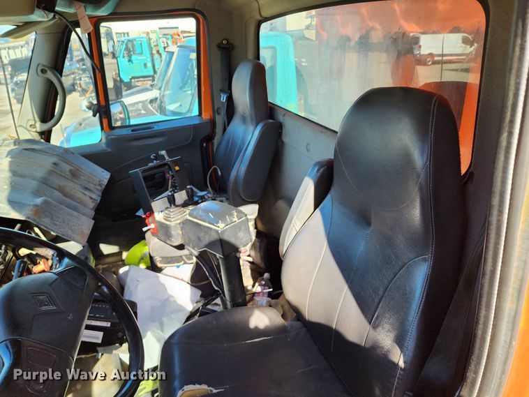 image for item DC6187 2009 International 7600  dump truck