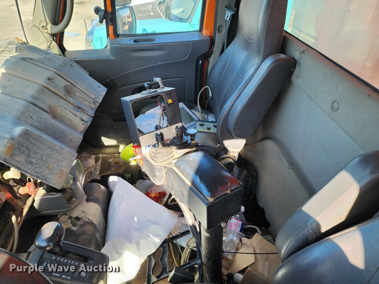 image for item DC6187 2009 International 7600  dump truck