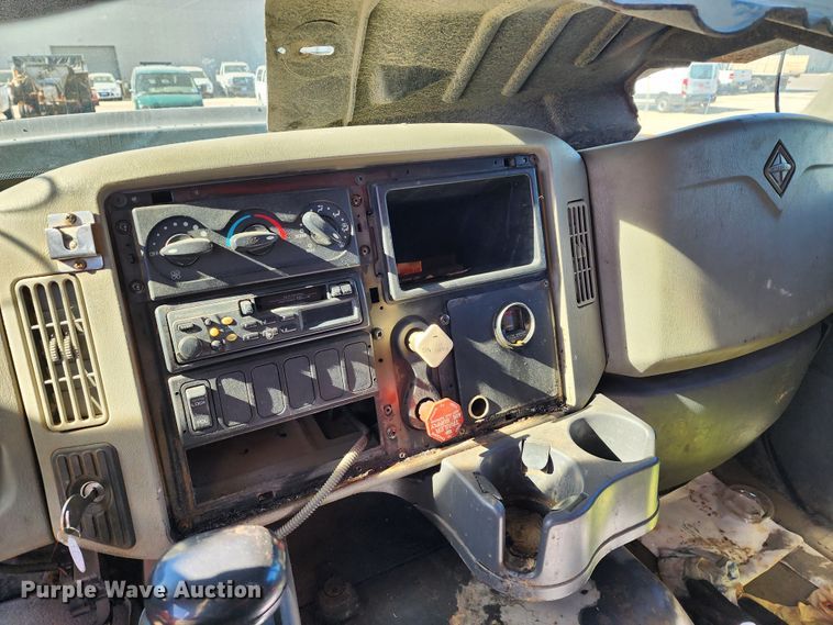 image for item DC6187 2009 International 7600  dump truck