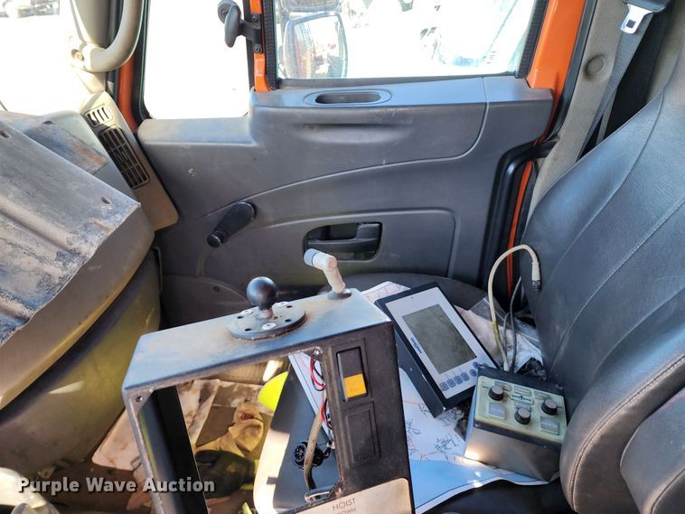 image for item DC6187 2009 International 7600  dump truck