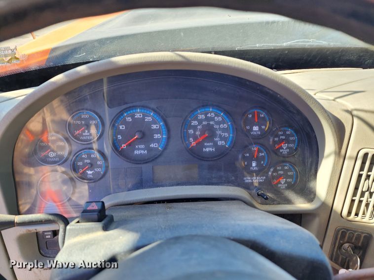 image for item DC6187 2009 International 7600  dump truck