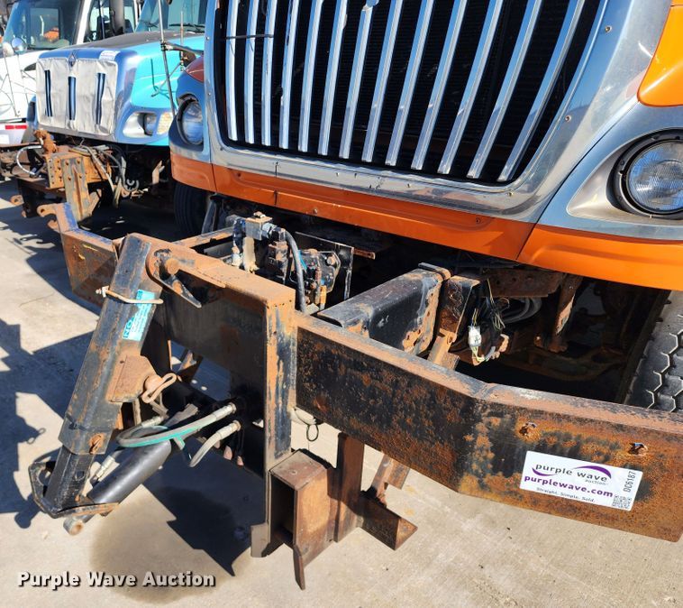 image for item DC6187 2009 International 7600  dump truck